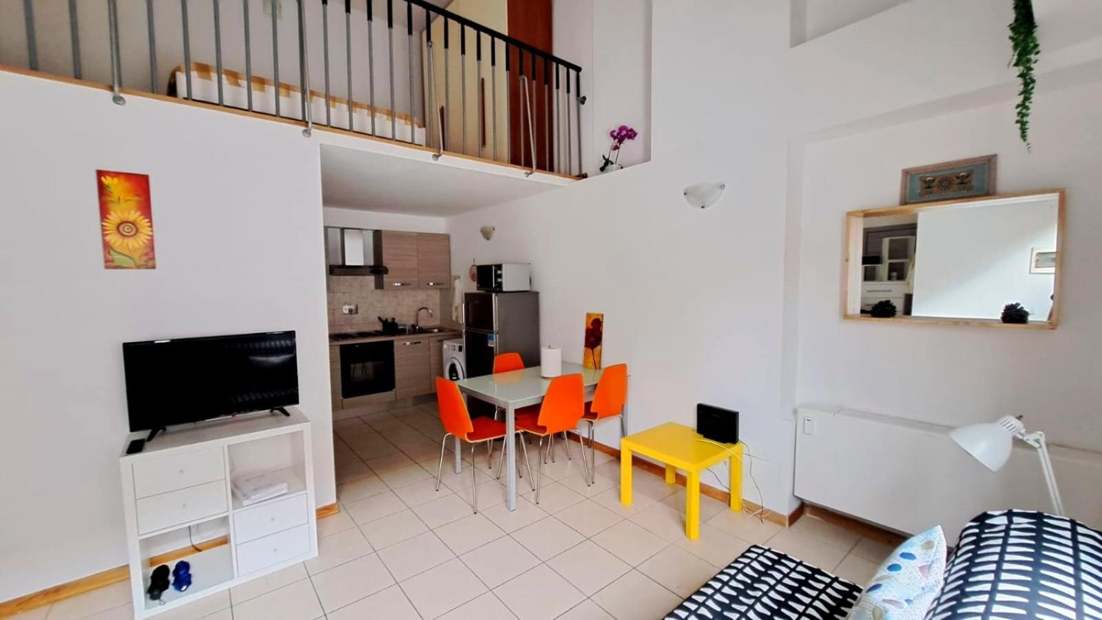 Gemme Fiorentine Apartments In Front Of The Train Station 5 Minutes From The Centre Free Parking Florence Exterior photo